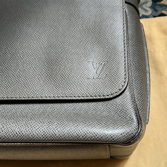 Louis Vuitton Glacier Taiga Roman PM Messenger Bag - Picture 2 of 8